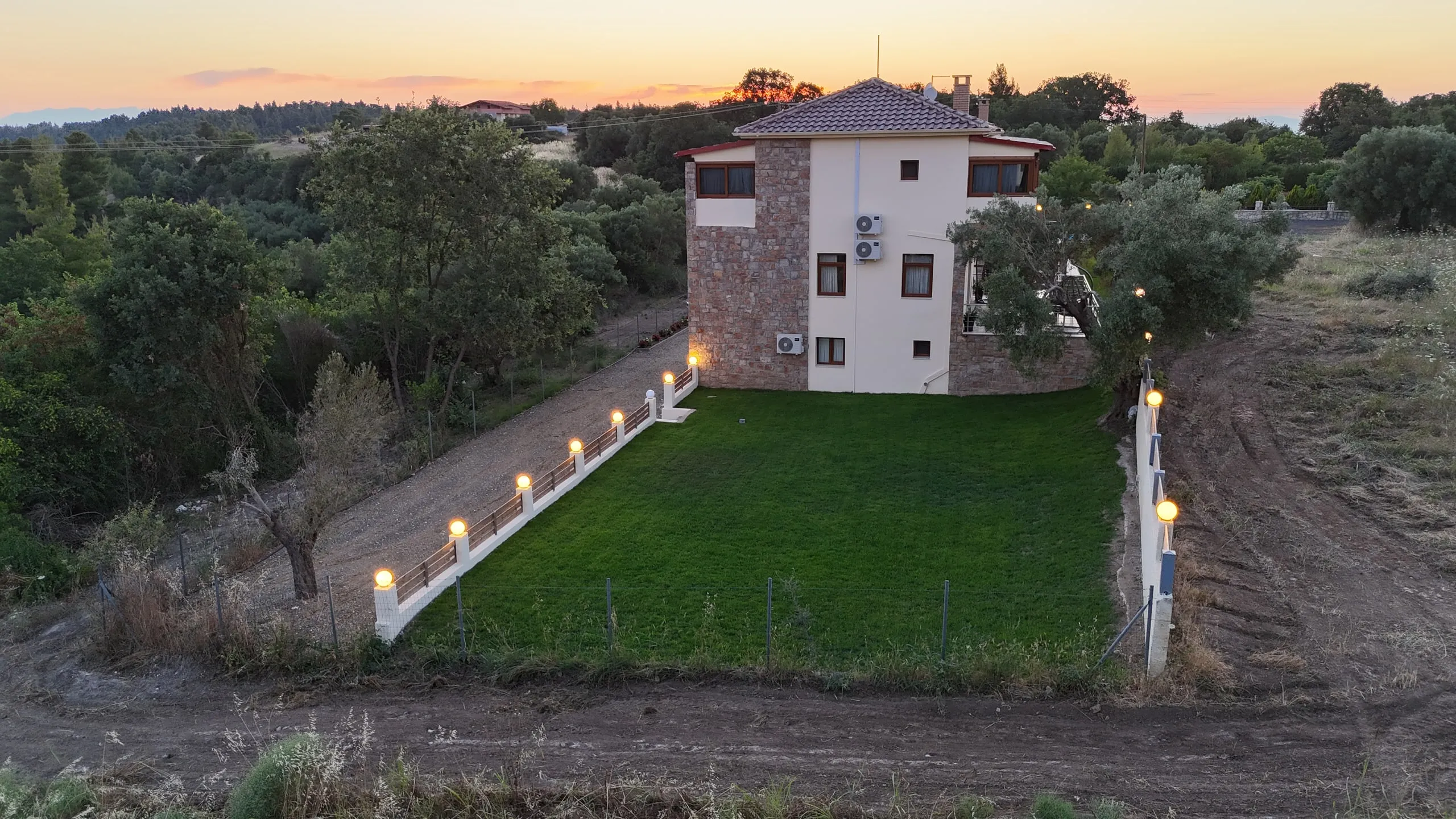 Villa im Abendlicht (Ansicht 5 von 6)